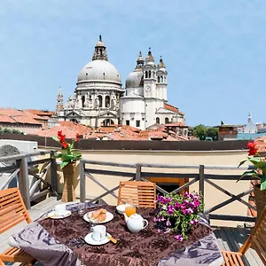 Apartment Dorsoduro Charme By Wonderful Italy, Venice