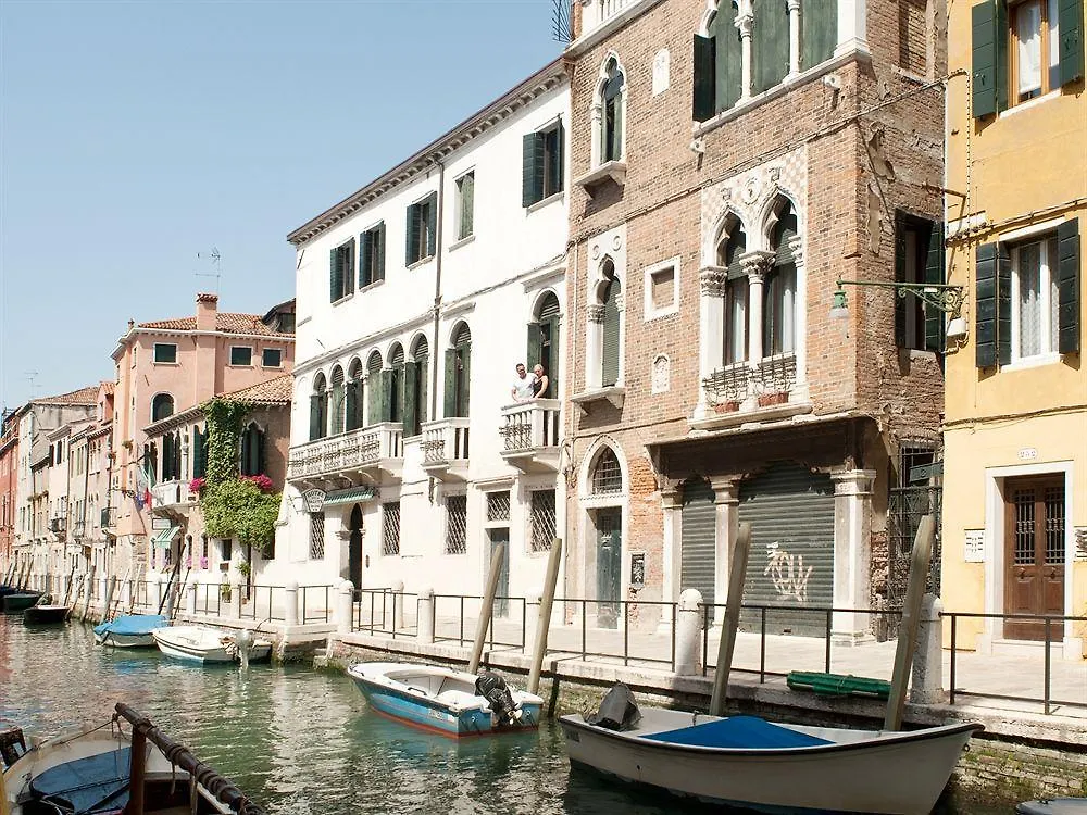 Ih Hotels Venezia Salute Palace (Adults Only) 3*, Venice