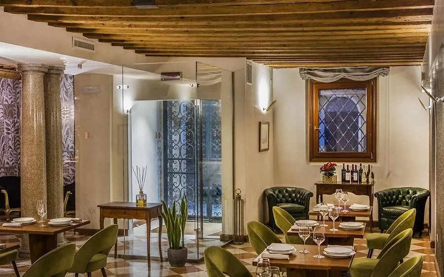 Ih Hotels Venezia Salute Palace (Adults Only) 3*, Venice