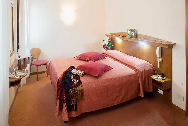 Ih Hotels Venezia Salute Palace (Adults Only) 3*, Venice Italy